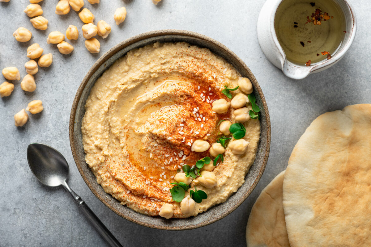 Czym jest hummus, z czym jeść i jak smakuje