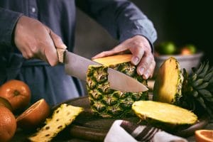 Jak obrać ananasa Sprawdzone sposoby i propozycje dań z ananasem