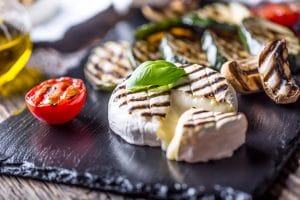 Jak i z czym zrobić camembert z grilla Najlepsze przepisy