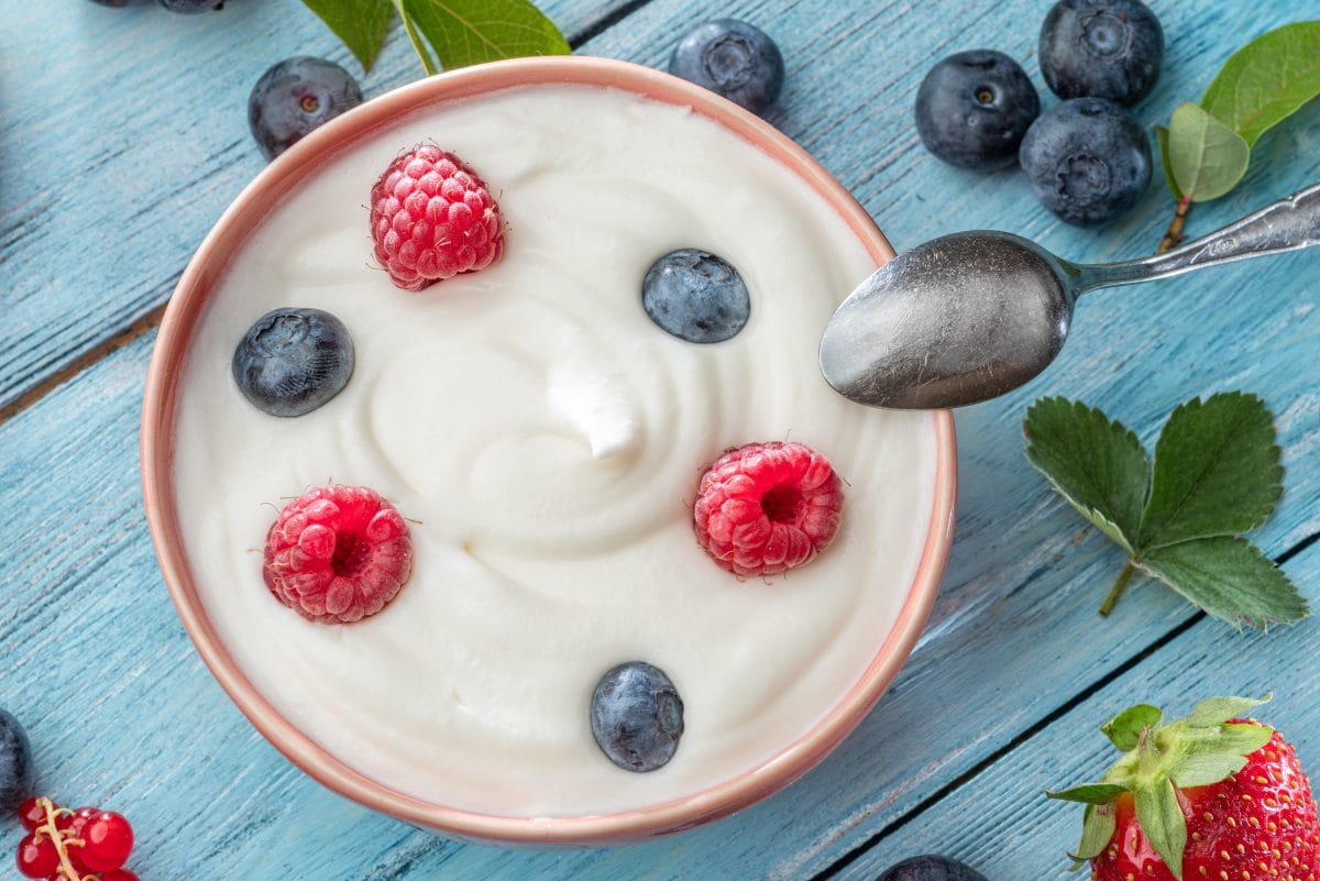 Z czym jeść jogurt naturalny Najpyszniejsze pomysły