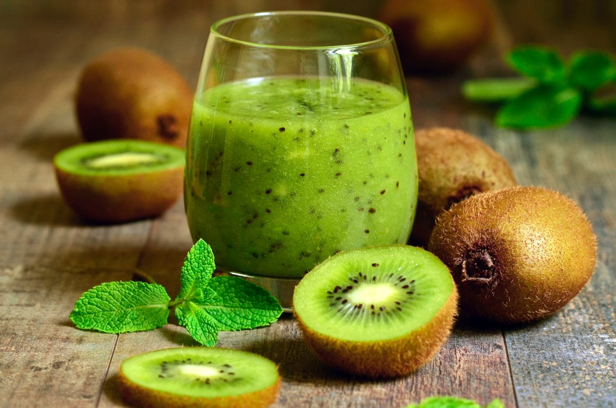 Najpyszniejsze pomysły na smoothie z kiwi