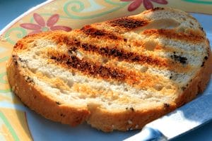 Grillowane pieczywo – przepisy na smakowite grzanki