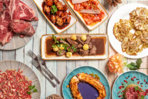 Przepisy na najpopularniejsze potrawy kuchni hiszpańskiej: od tapas po paellę