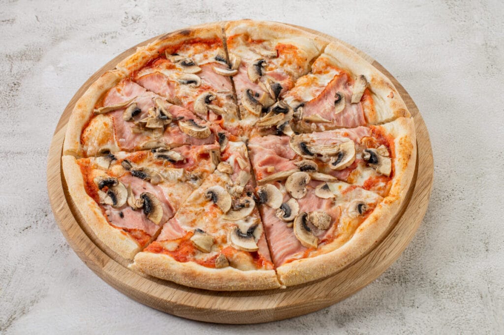 Co podać do pizzy z szynką i pieczarkami?