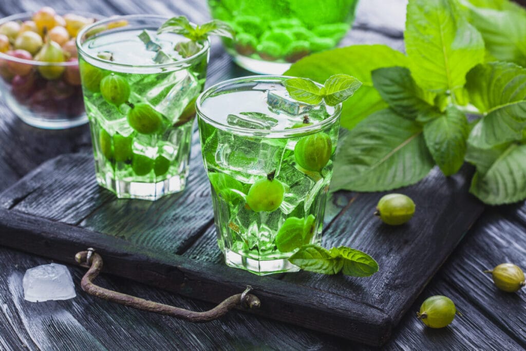3. Aromatyczny Kompot z Agrestem i Miętą