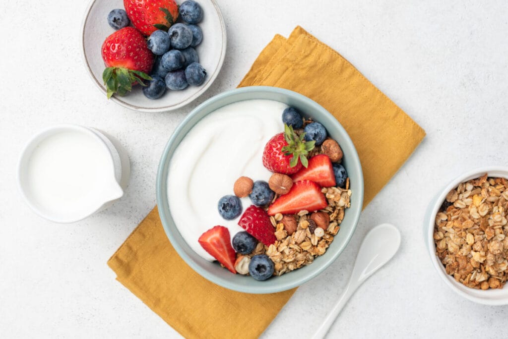 3. Jogurt naturalny z dodatkami
