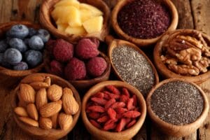 Orzechy włoskie, siemię lniane i owoce jagodowe - powerfood, który wzmocni odporność