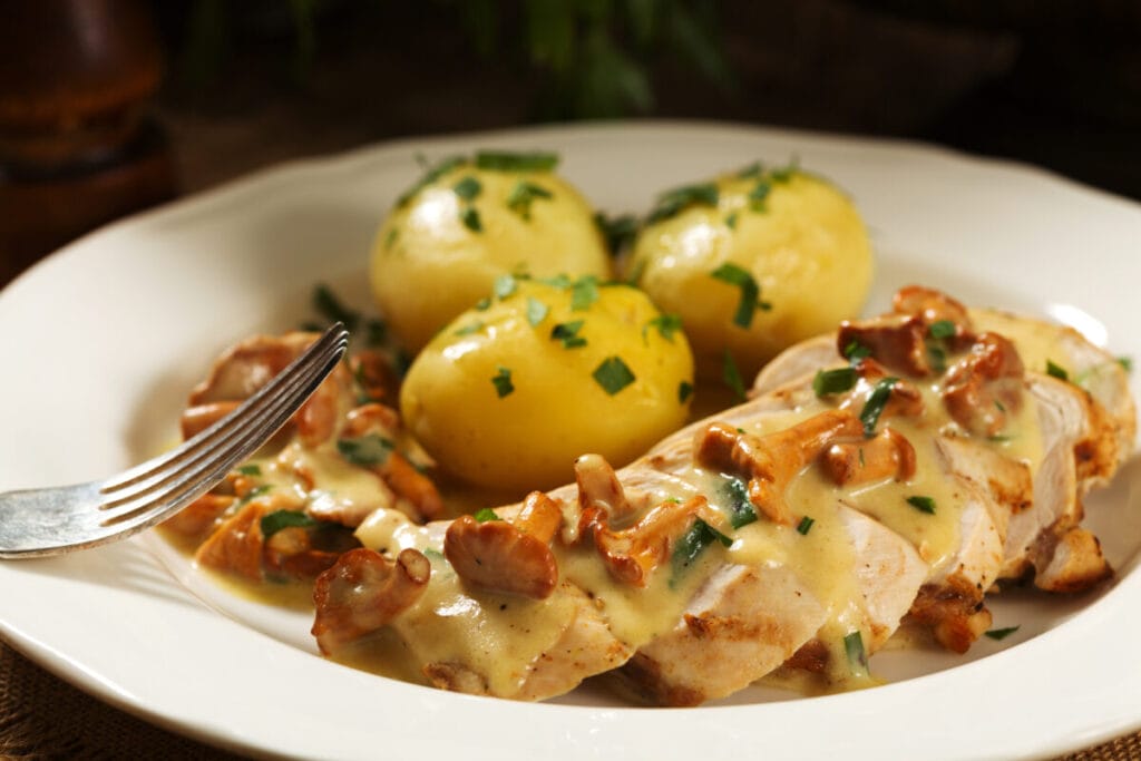 3. Kurczak w sosie kurkowym