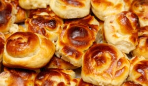 Domowe wypieki drożdżowe na zimowe popołudnia