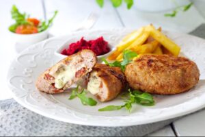 Kotlety mielone nadziewane serem i suszonymi pomidorami 